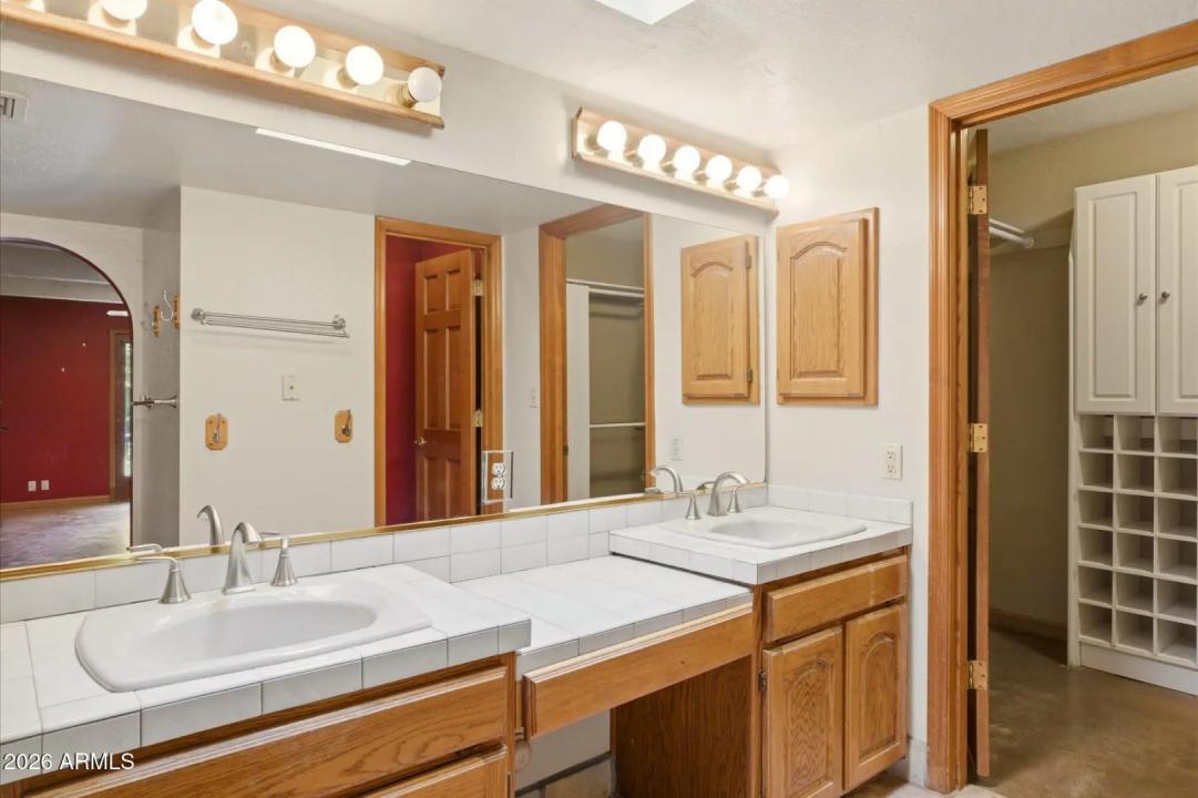 Real Estate Picture 14