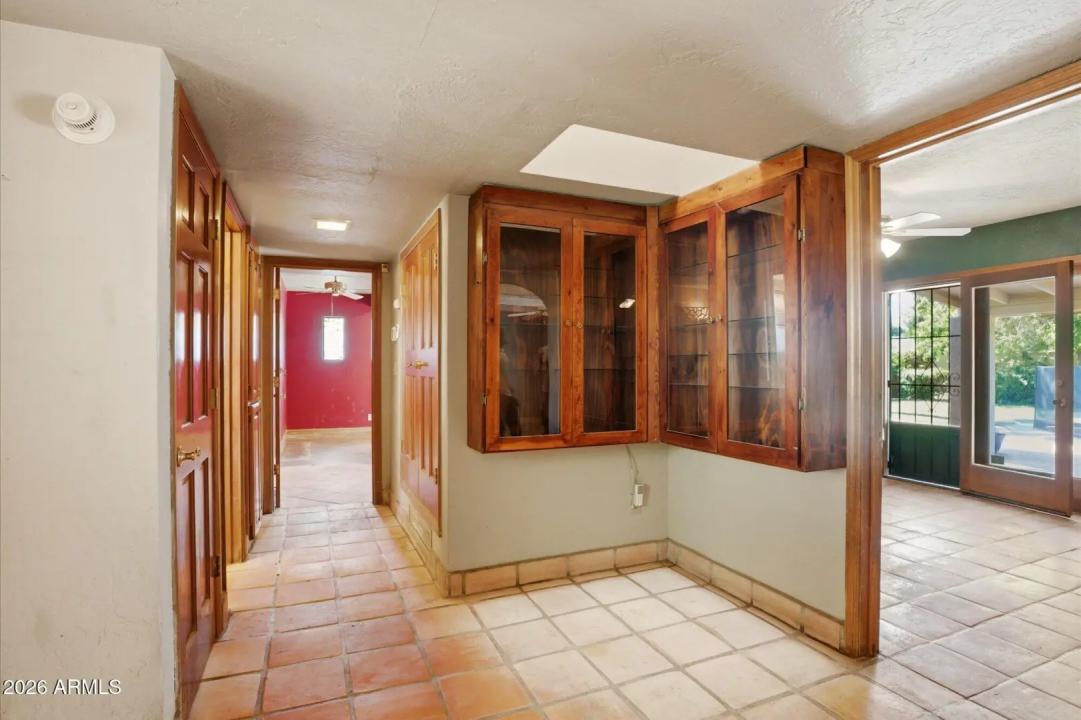 Real Estate Picture 4