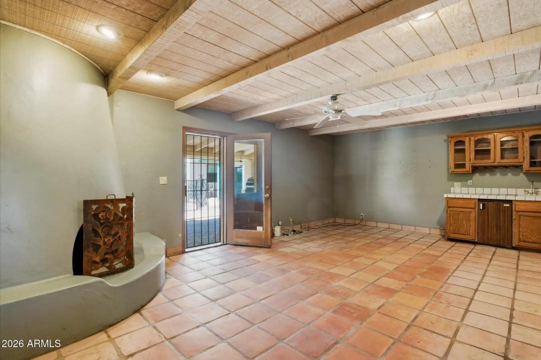 Real Estate Picture 6