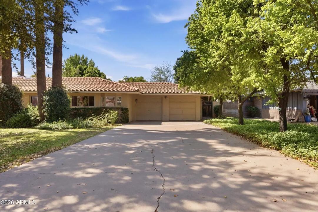 Real Estate Picture 3