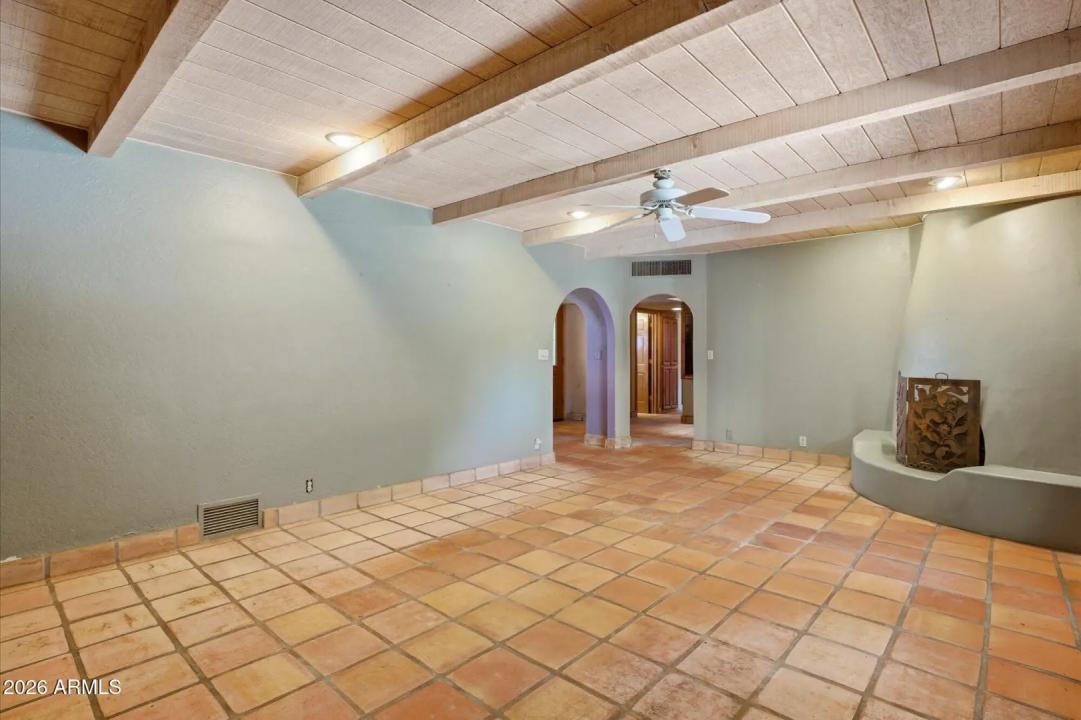 Real Estate Picture 5