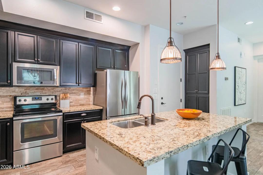 Real Estate Picture 18