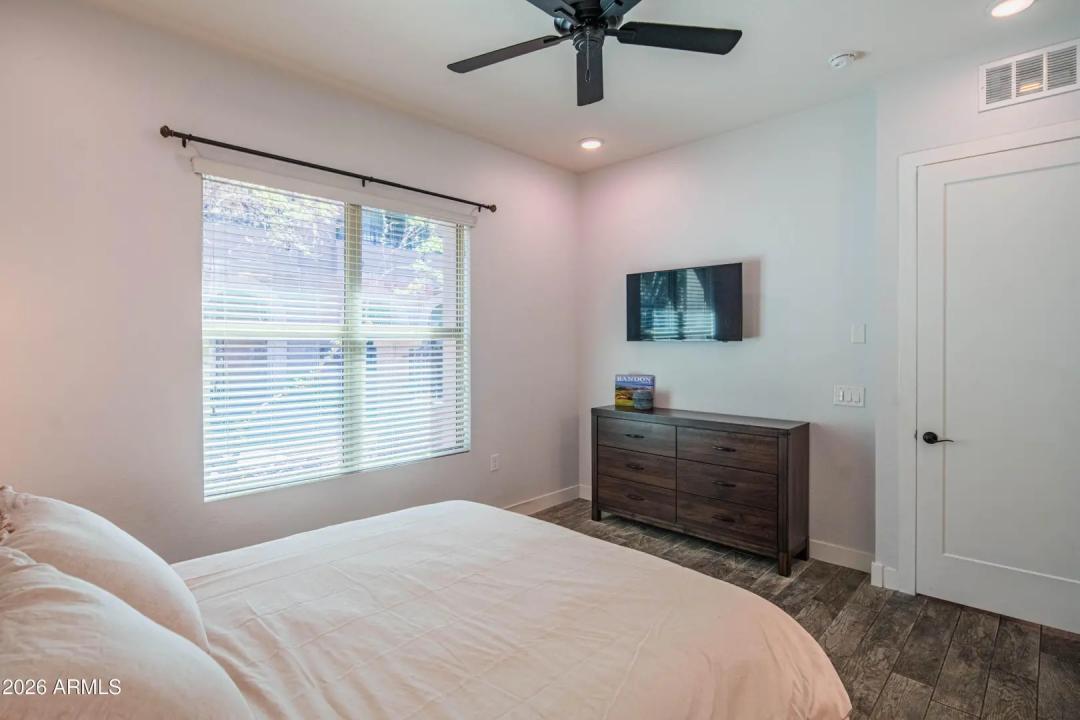 Real Estate Picture 23