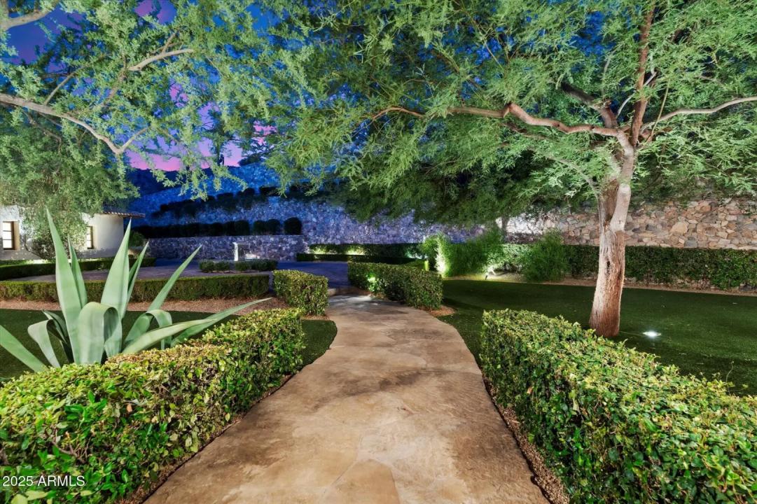 Real Estate Picture 3