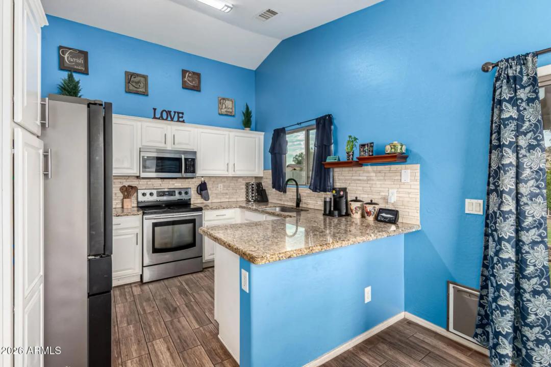 Real Estate Picture 9