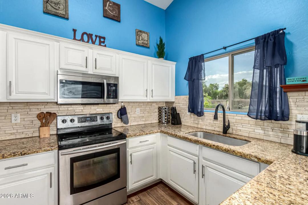 Real Estate Picture 11