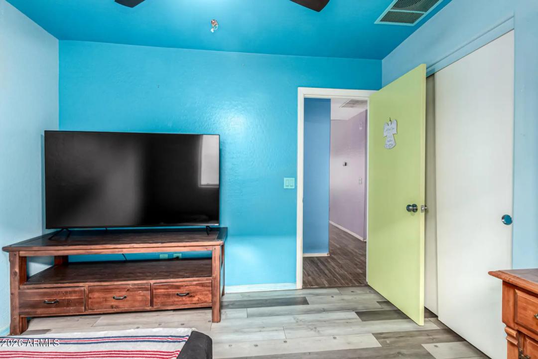 Real Estate Picture 22