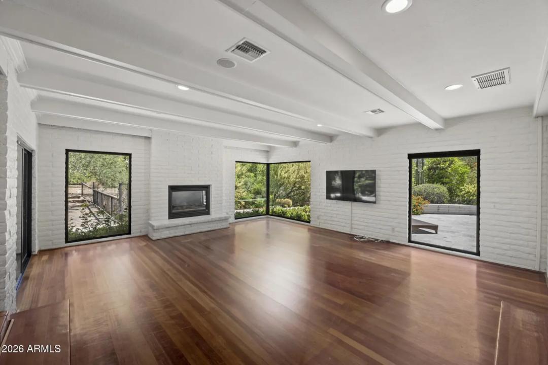 Real Estate Picture 22
