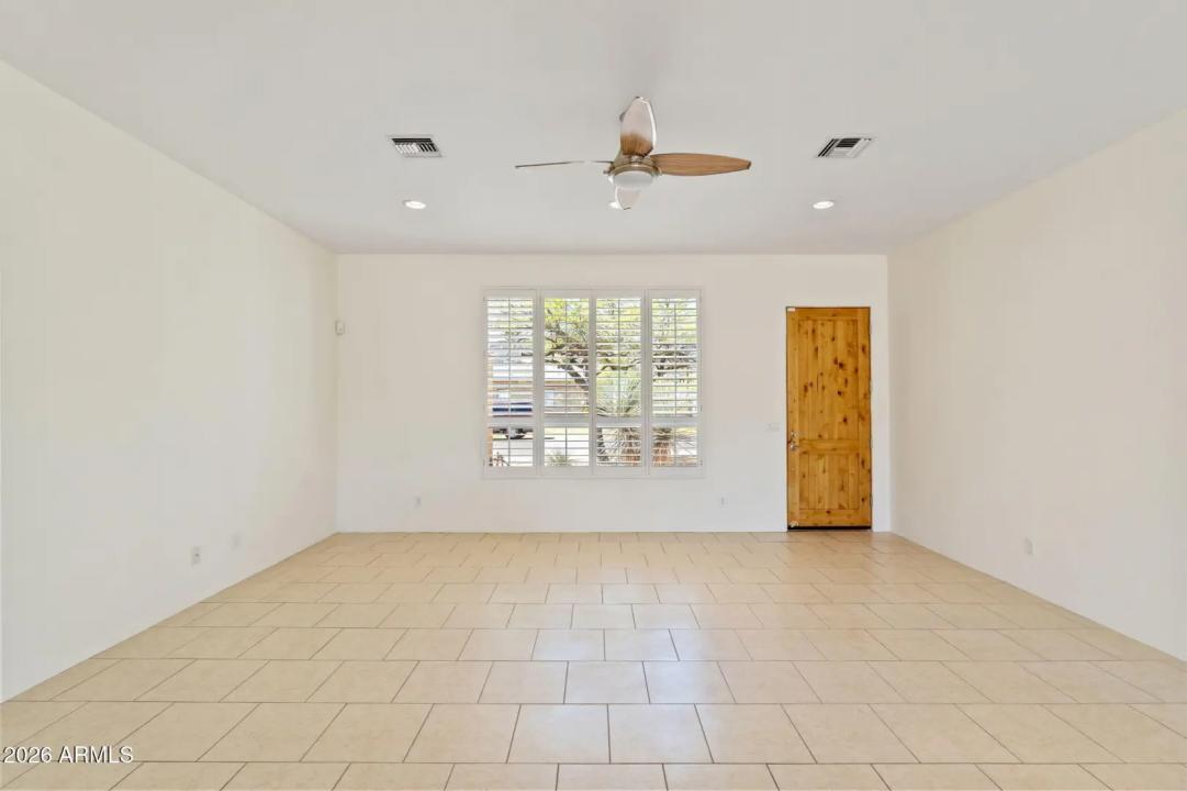 Real Estate Picture 4