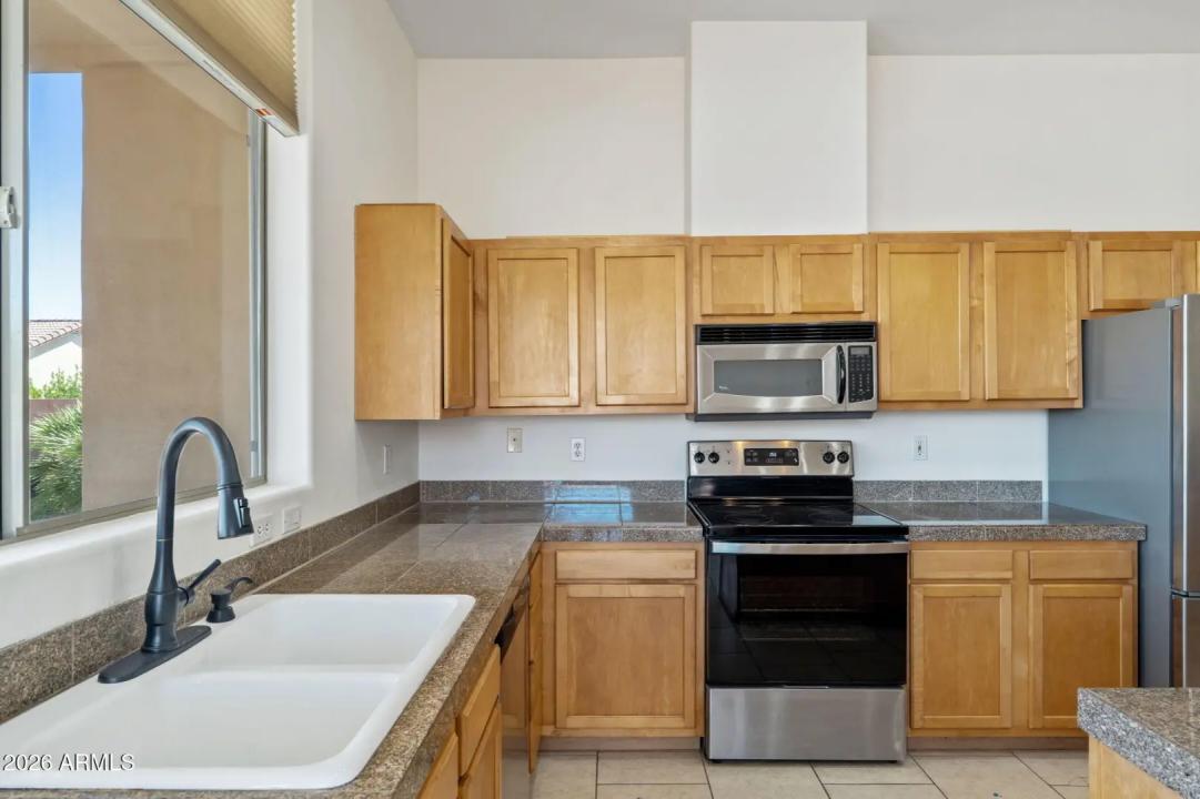 Real Estate Picture 12