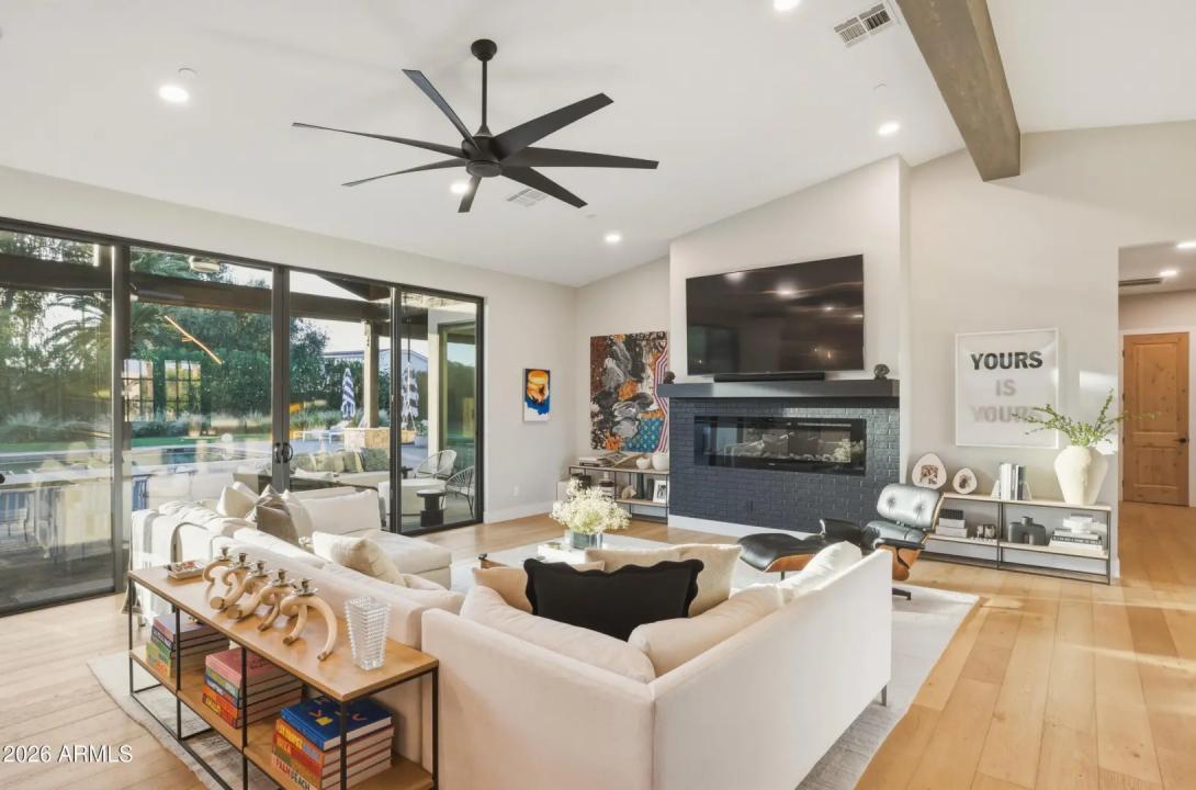 Real Estate Picture 5