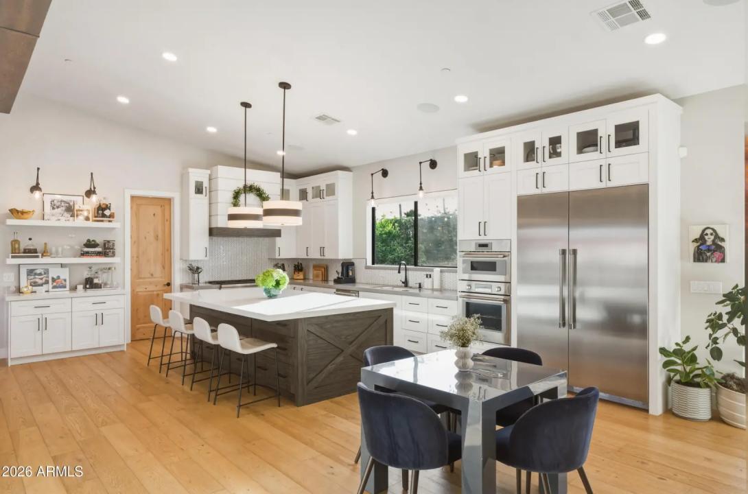 Real Estate Picture 10