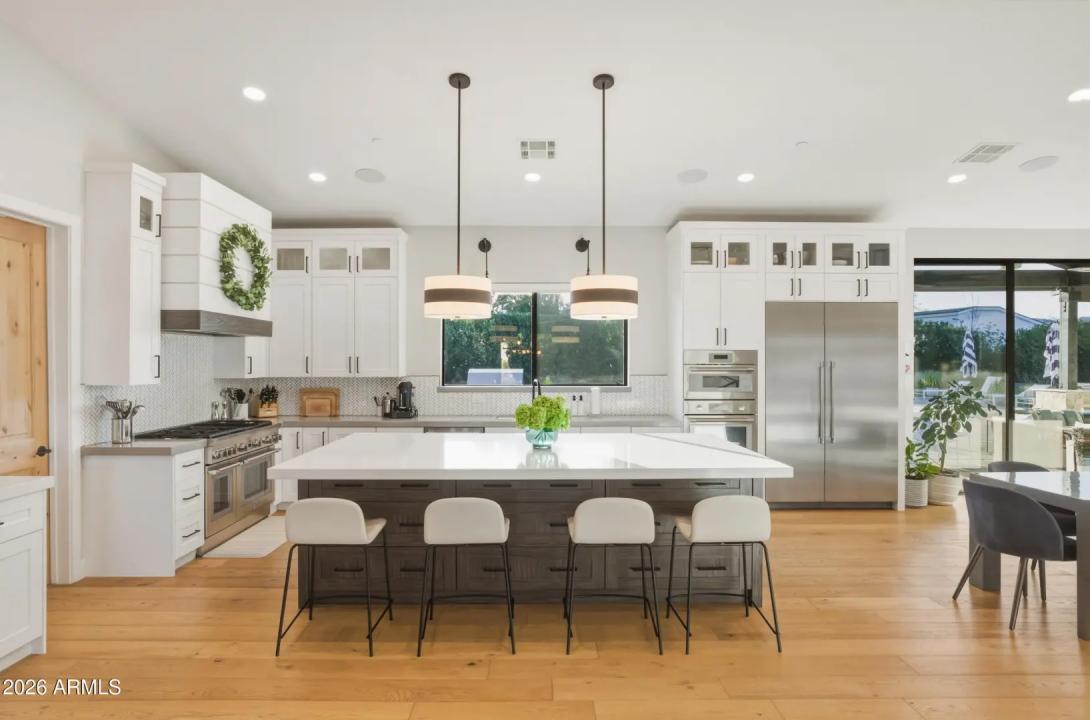 Real Estate Picture 12