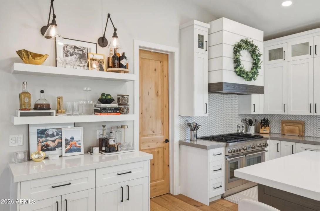 Real Estate Picture 15