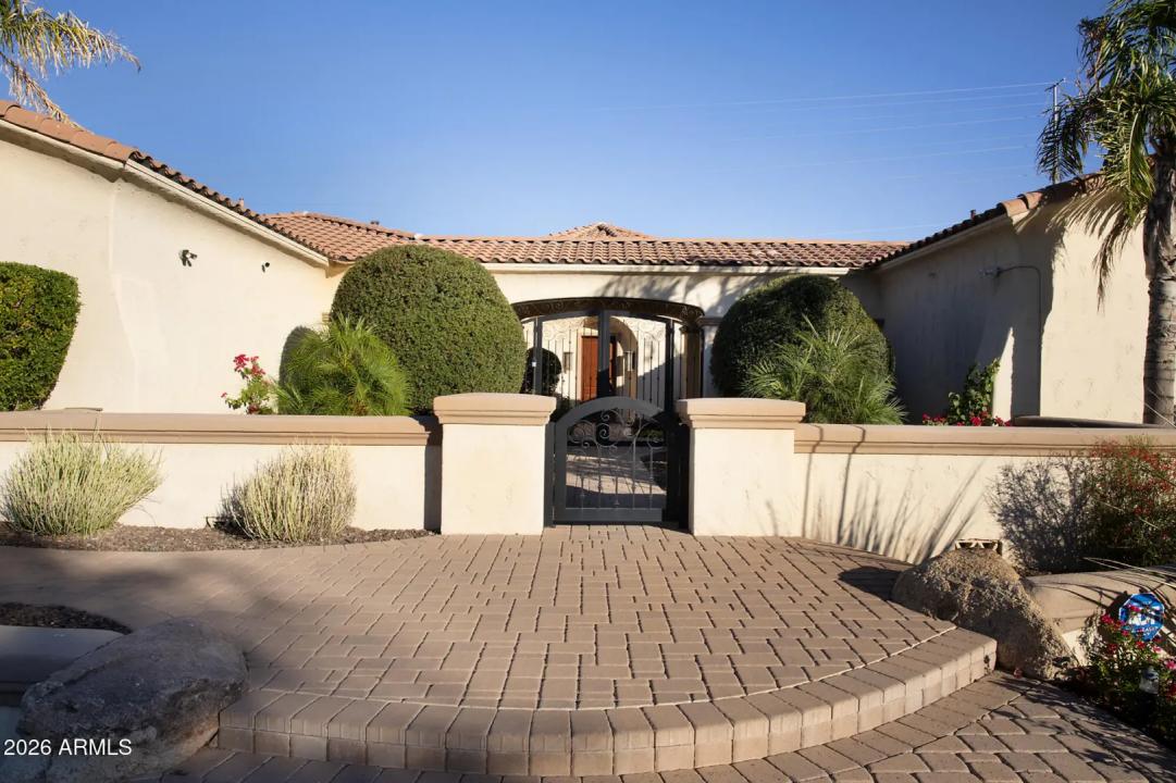 Real Estate Picture 3