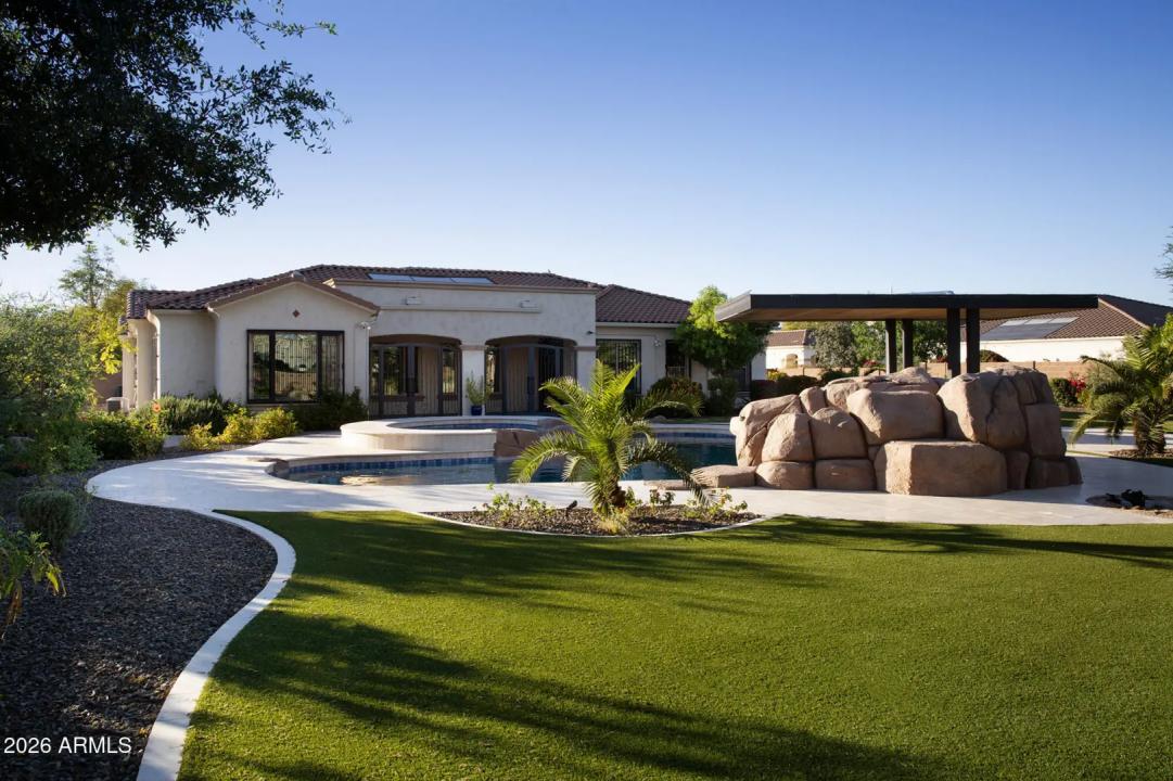 Real Estate Picture 5