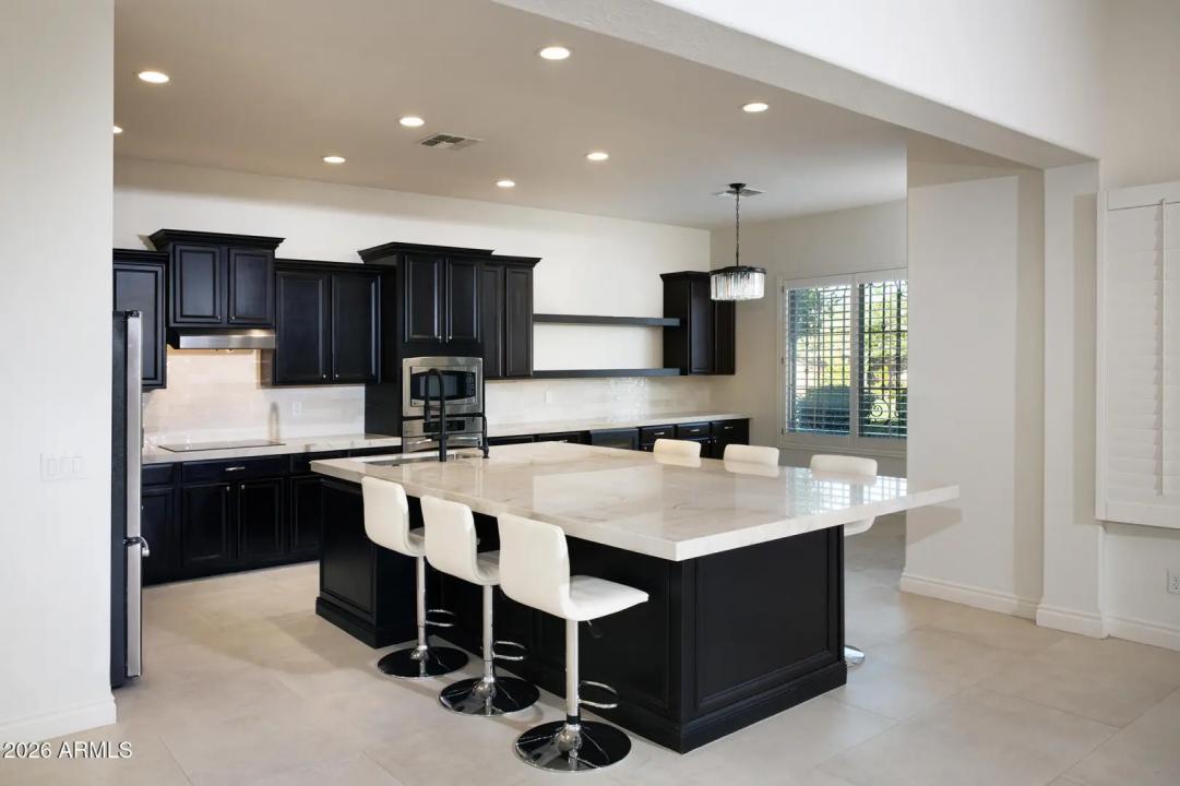 Real Estate Picture 11