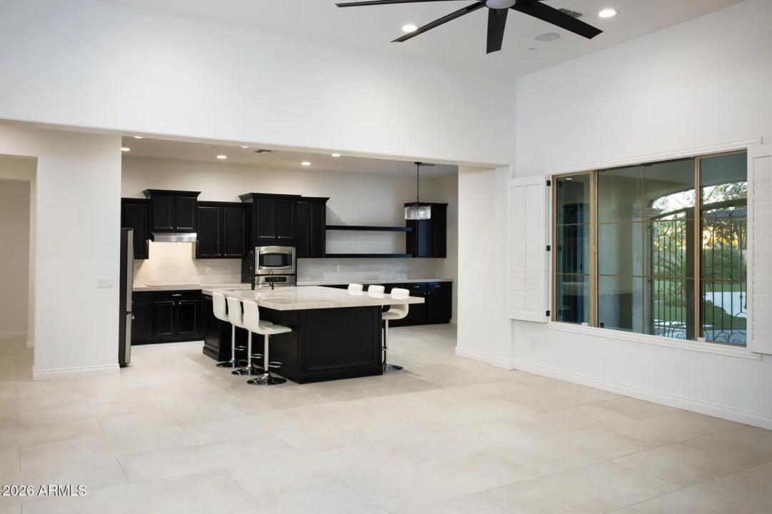 Real Estate Picture 12