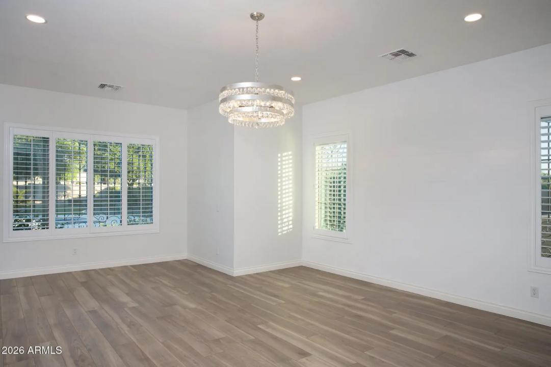 Real Estate Picture 14