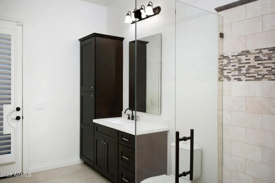 Real Estate Picture 17