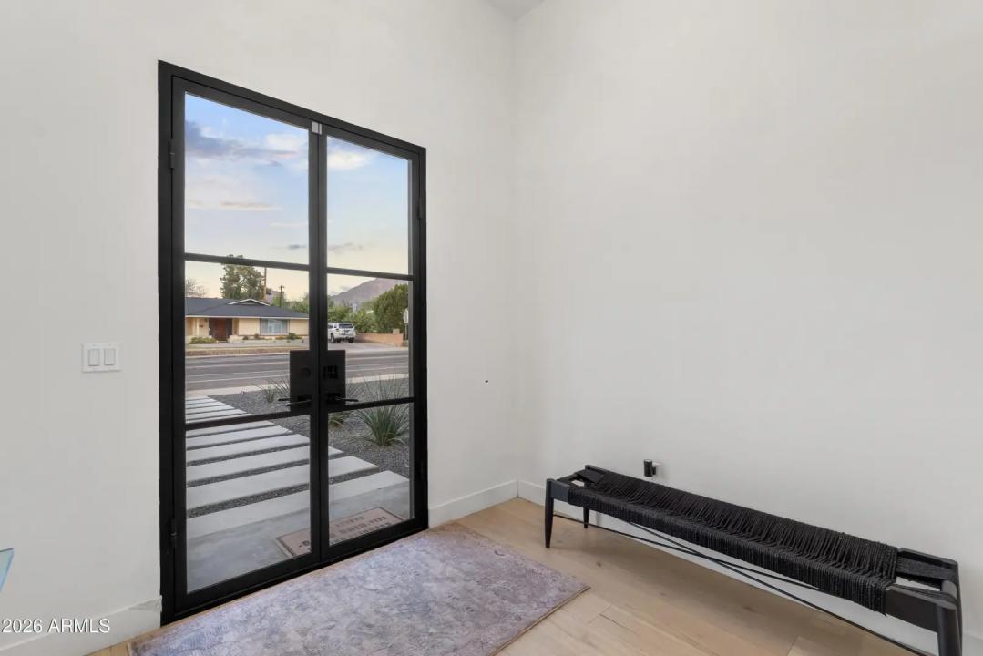 Real Estate Picture 3