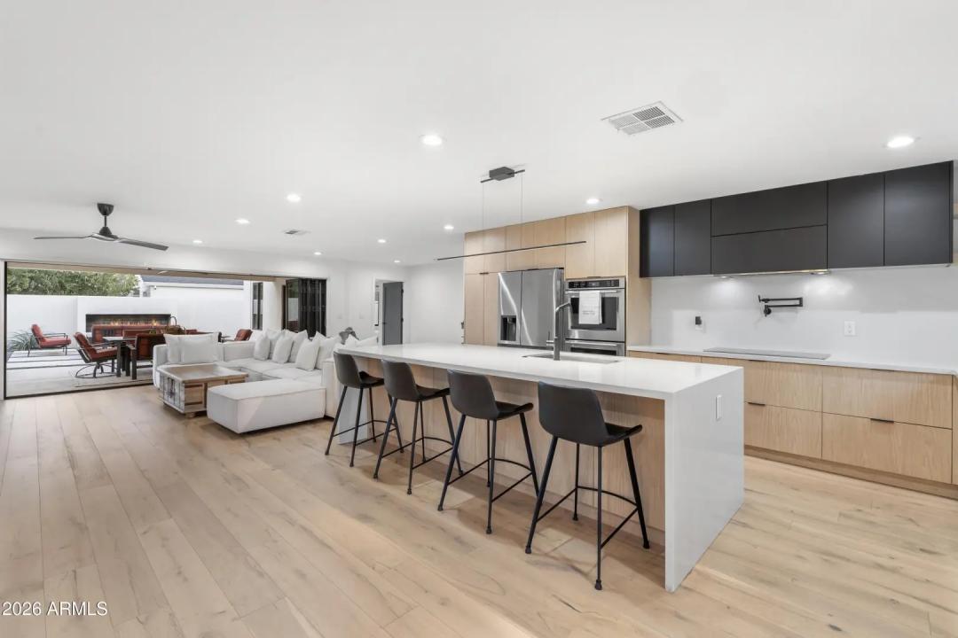 Real Estate Picture 10