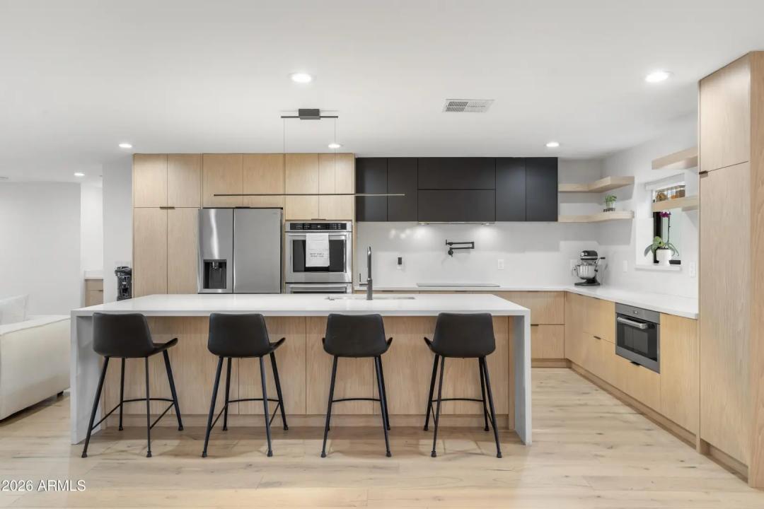 Real Estate Picture 11