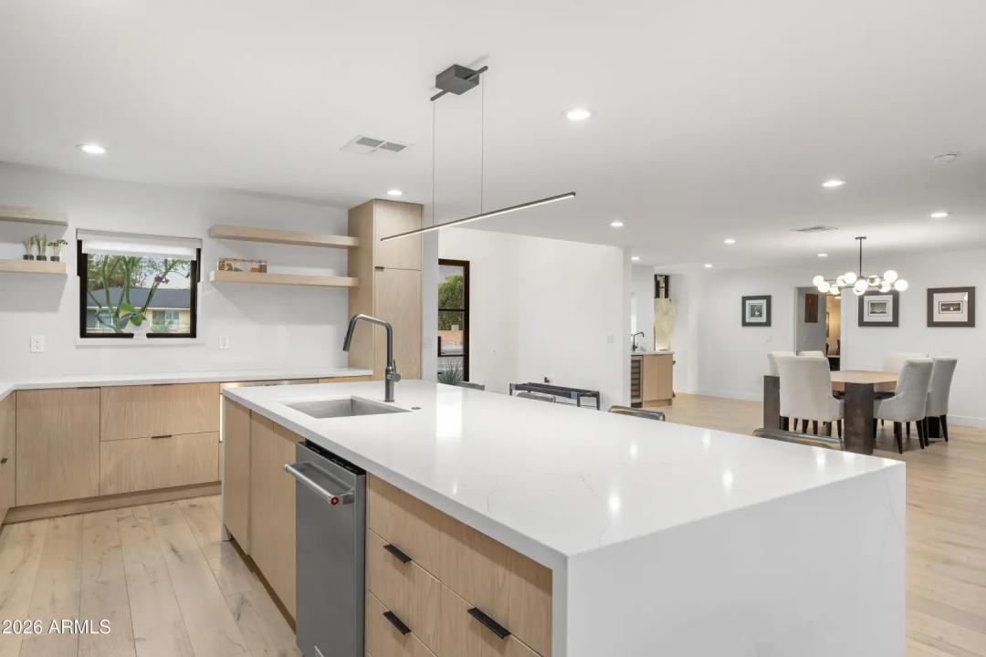 Real Estate Picture 12