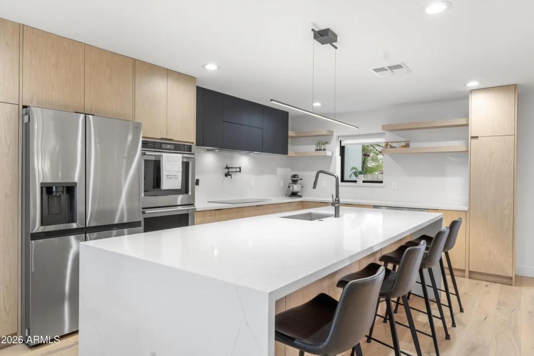 Real Estate Picture 14