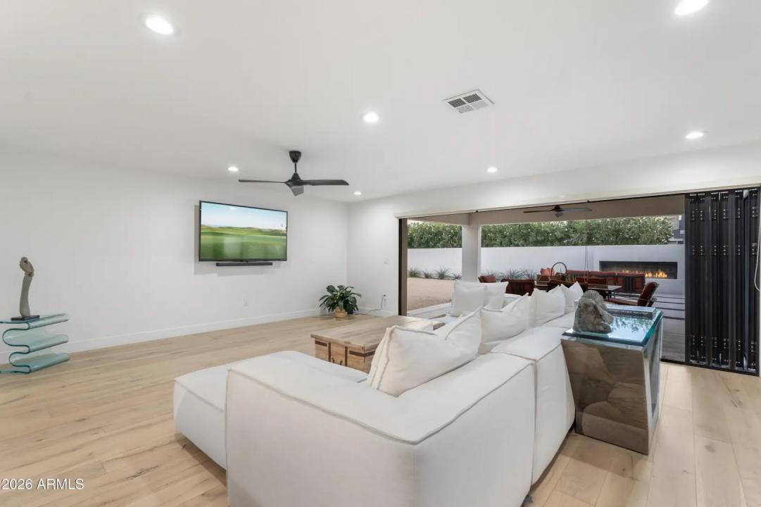 Real Estate Picture 15