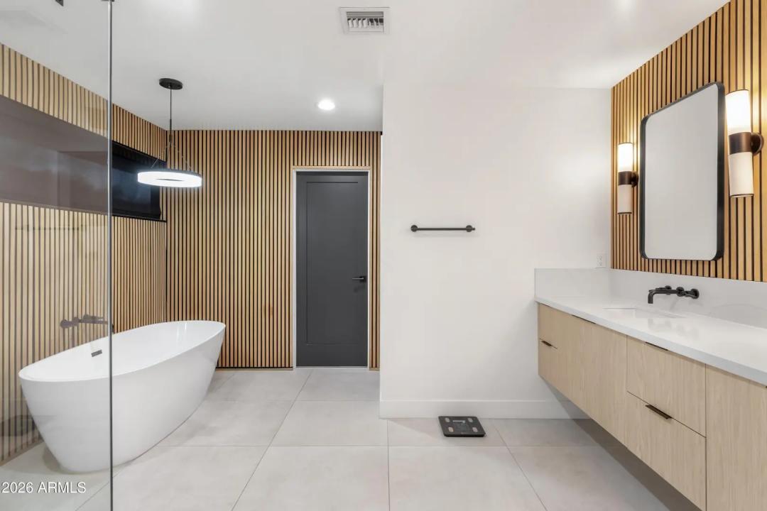 Real Estate Picture 32