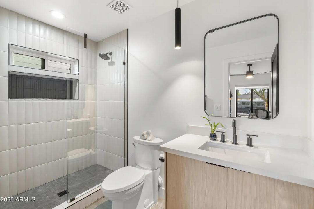 Real Estate Picture 37