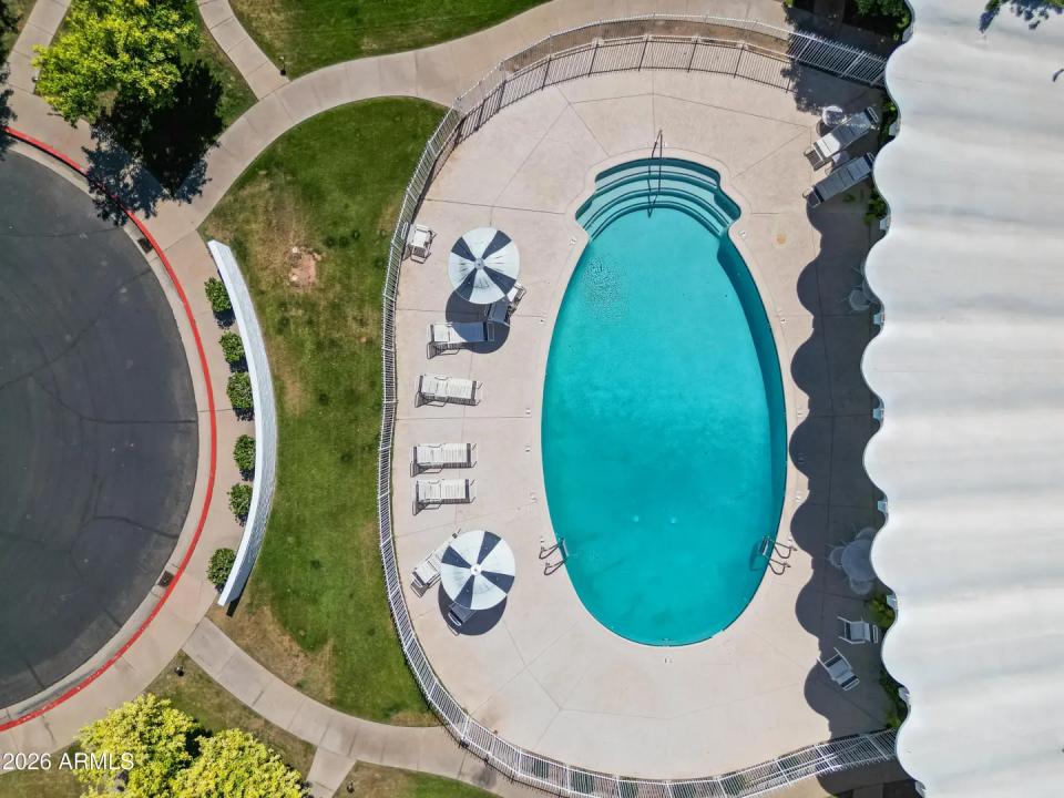 Real Estate Picture 9