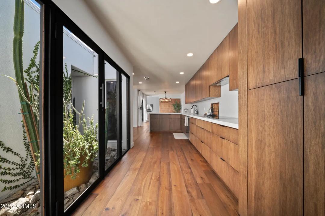 Real Estate Picture 4