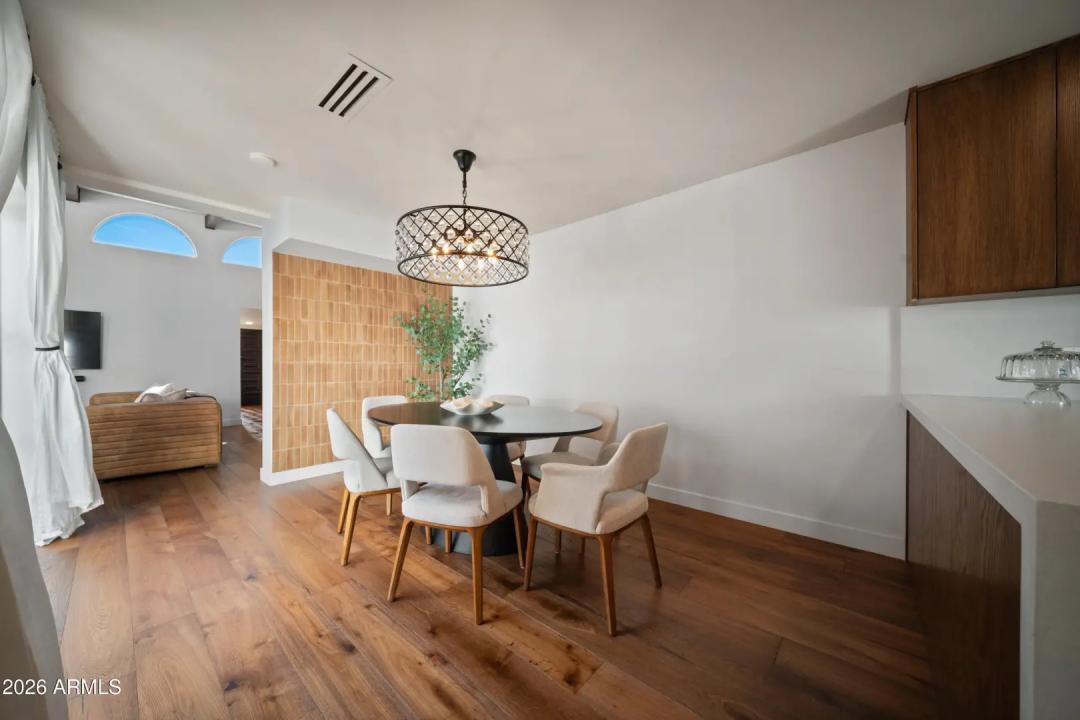 Real Estate Picture 14