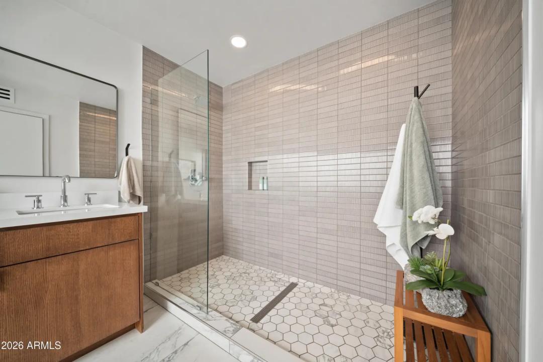 Real Estate Picture 23