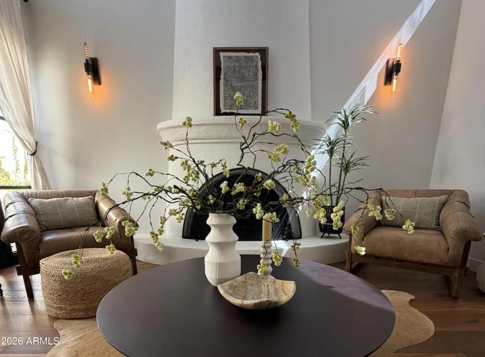 Real Estate Picture 11