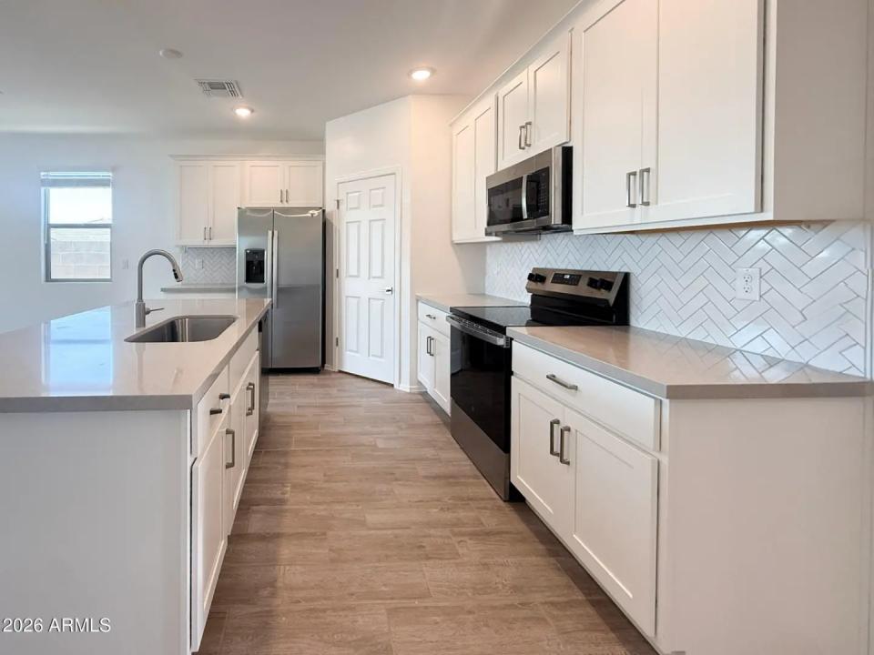 Real Estate Picture 3