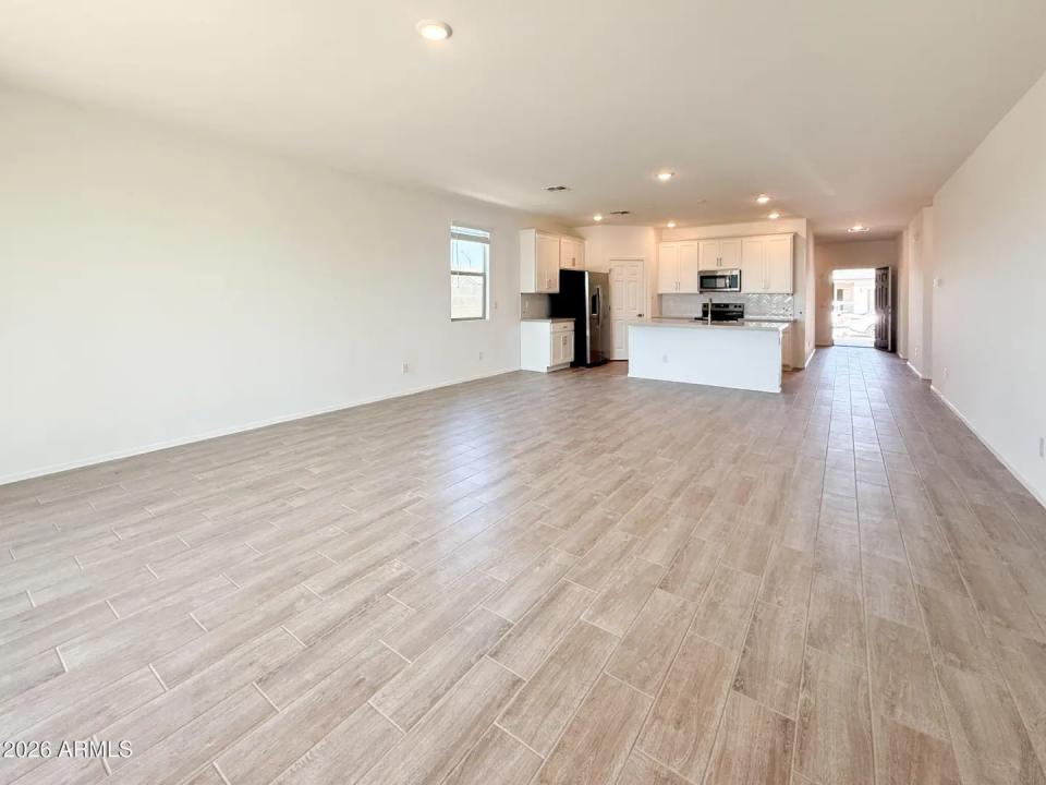 Real Estate Picture 4