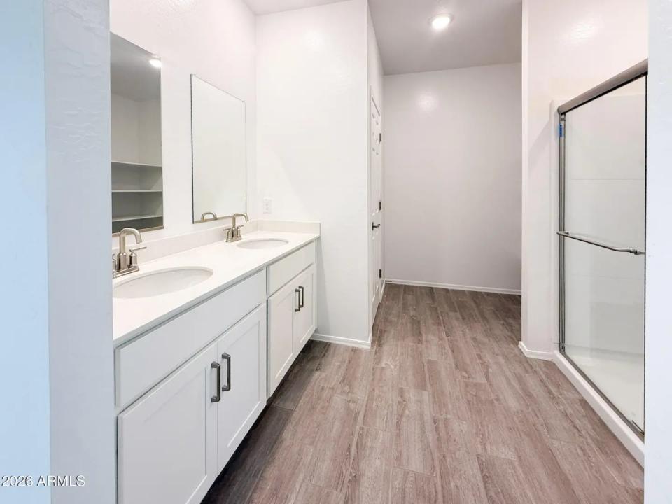 Real Estate Picture 7