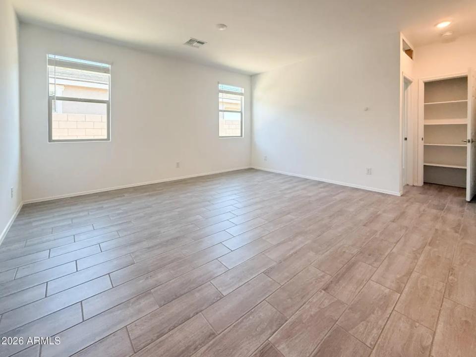 Real Estate Picture 10