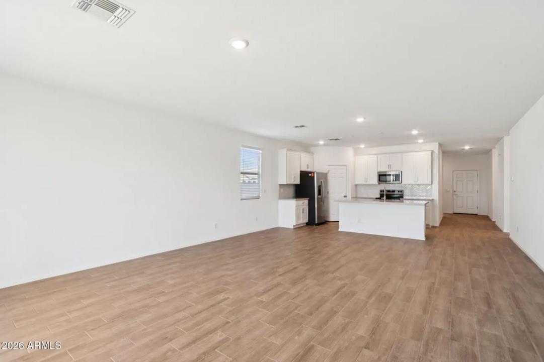 Real Estate Picture 5