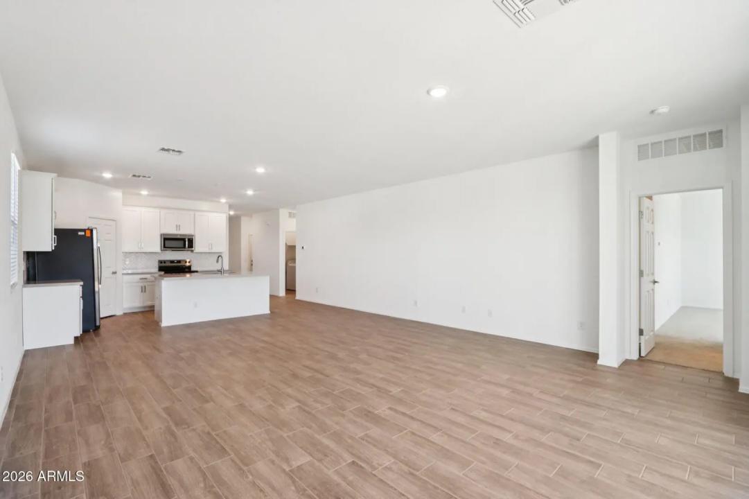 Real Estate Picture 6