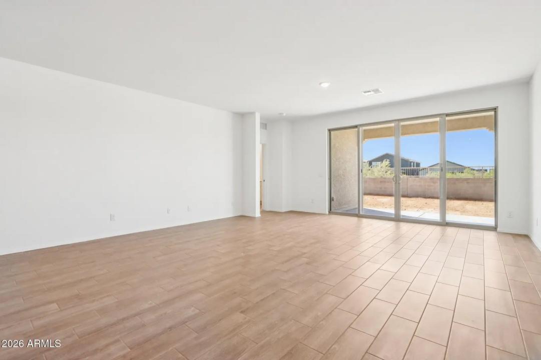 Real Estate Picture 7