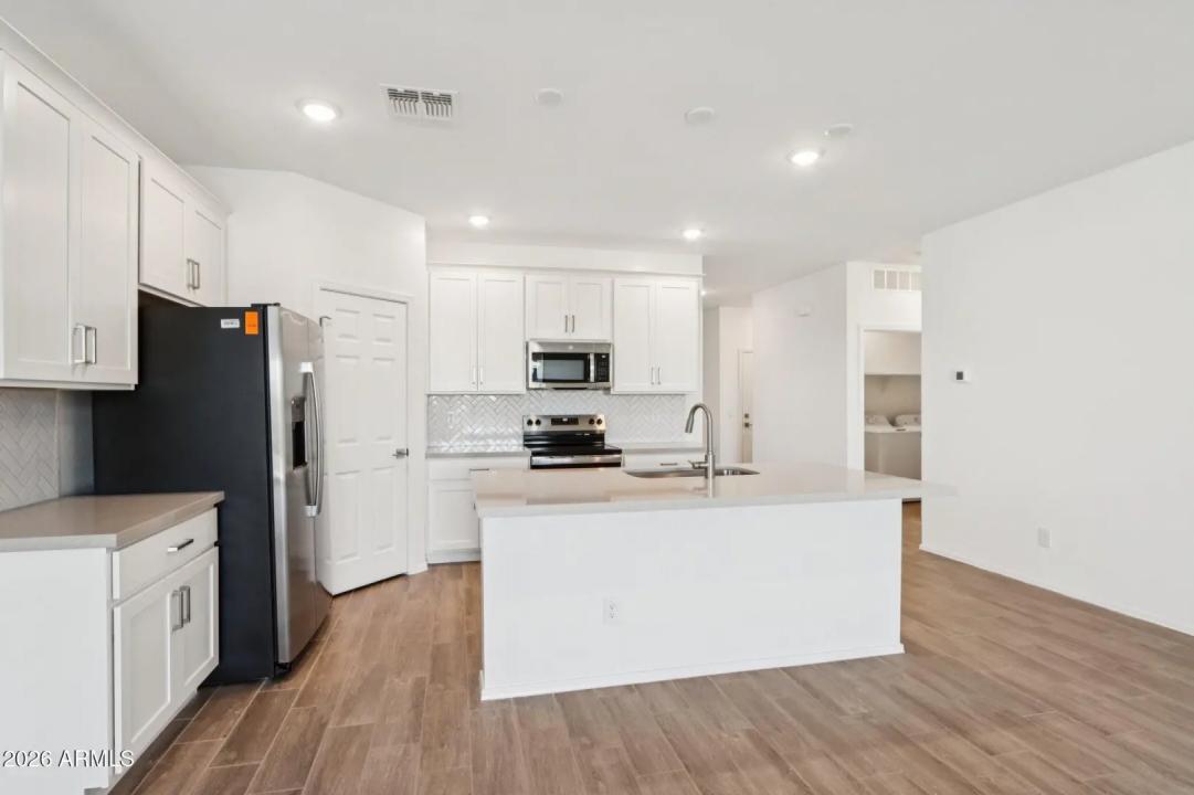 Real Estate Picture 8