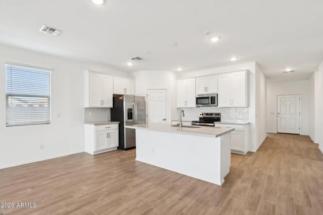 Real Estate Picture 9