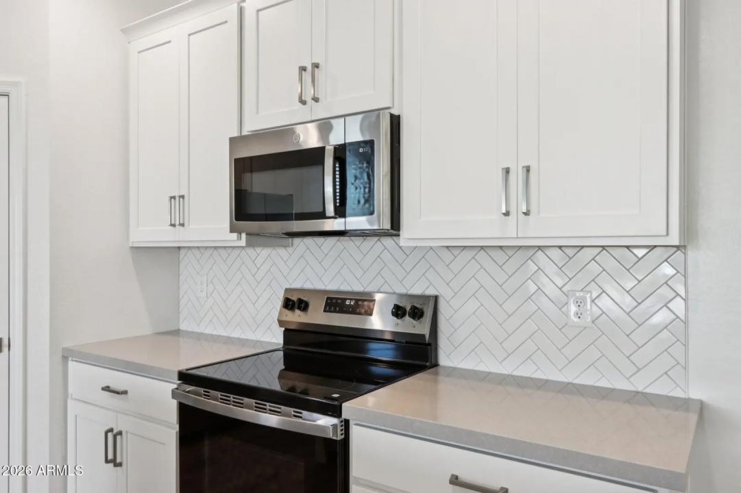 Real Estate Picture 12