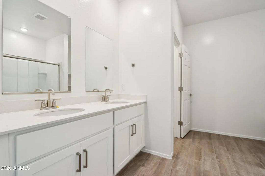Real Estate Picture 14