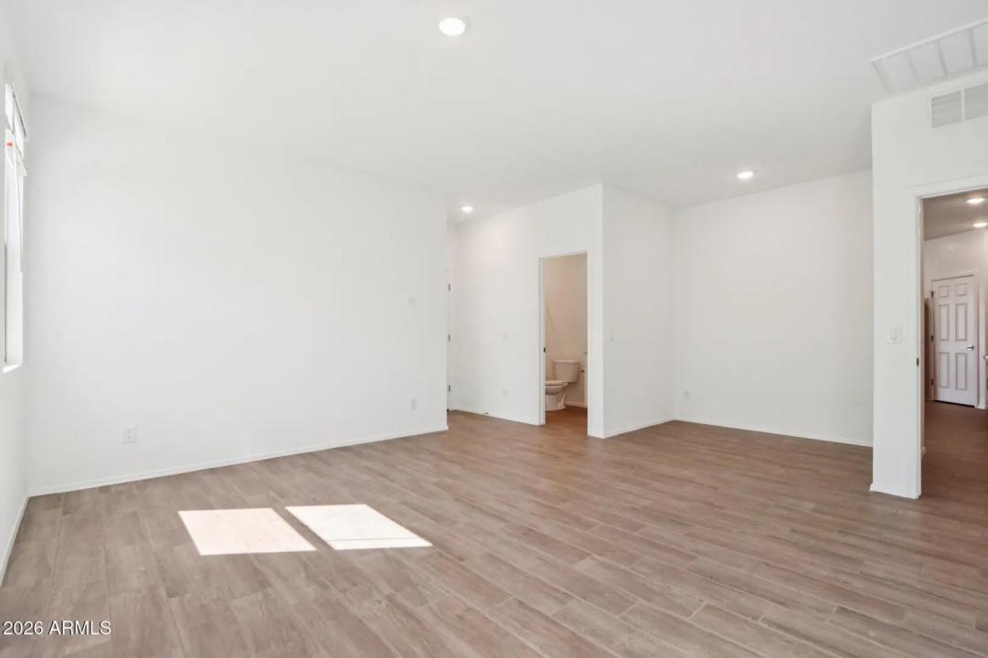 Real Estate Picture 22