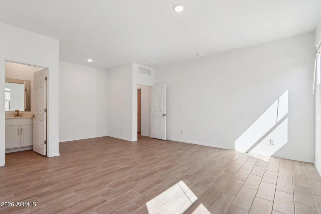 Real Estate Picture 23